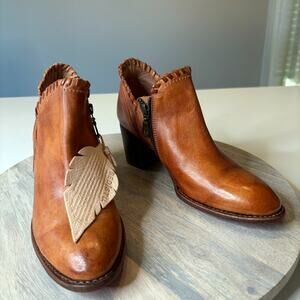 BedStu Carla Leather Booties Tan Rustic Whipstitch Heel Boot Western Boho Sz 8.5
